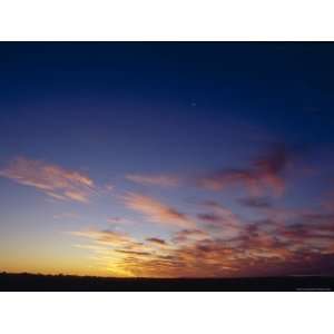  Specactular Sunset and Cloud Formation over a Vast Desert 