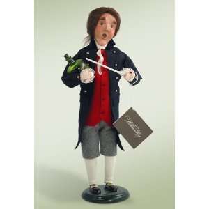   Williamsburg   Colonial Man with Wine Bottle