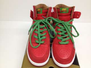 SELLING A PAIR OF BRAND NEW NIKE SB  HI DUNKS  THAT ARE A SIZE 