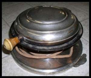 VINTAGE ROYAL ROCHESTER WAFFLE IRON E 6469 WORKS  