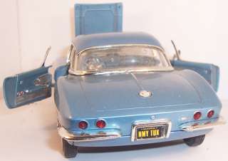 ERTL 1961 Chevrolet Corvette Die Cast 1/18 Gift Used  
