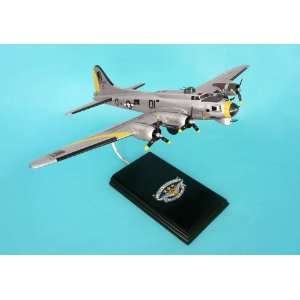  B17G Thunderbird 1/60 Toys & Games