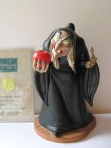 Disney WDCC Snow White Take the Apple Dearie Hag Witch Figurine 