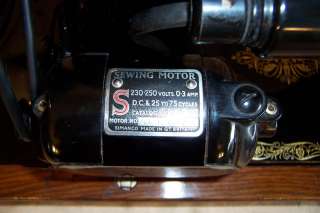 1924 Singer model 99 Sewing Machine Gold Filigree Scrolling  