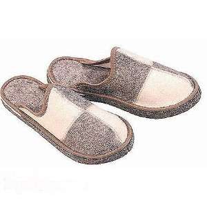    DOMINO MENS SLIPPERS (SIZE 10 10.5), RUSSIAN SPA 