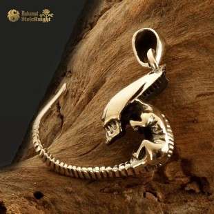 Alien Lavae necklace from Alien vs Predator AVP  