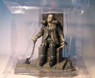 Universal Monsters Diorama Set   Frankenstein Shackled  