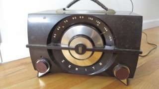 Vintage Art Deco Zenith Tabletop Bakelite Plastic Tube Radio Works S 