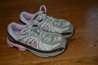 Girls Nike Shoxs Size 1Y Tennis Shoes Pink/Tan/Brown  