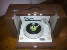 Vintage GE Stereophonic Turntable With Speakers Record Player 100 