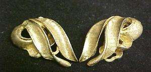 Vintage Avon Gold Swirl Leaf Clip Back Earrings Mint  