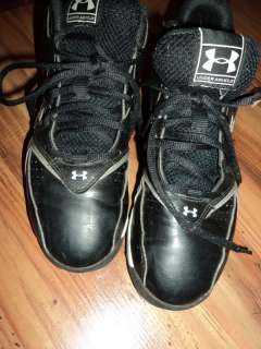WOW~ UNDER ARMOUR SZ 7 BOYS MENS BLACK WHITE FOOTBALL CLEATS , WITH 