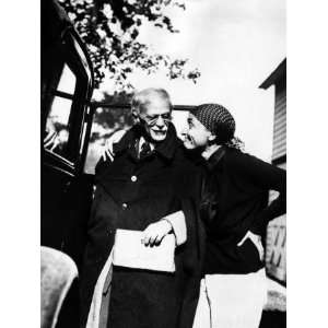 Alfred Stieglitz, and His Wife, Georgia OKeeffe, 1936 Premium Poster 