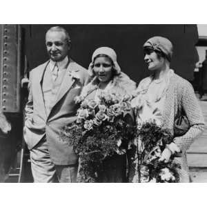  1930 Florenz Ziegfeld, his daughter Patricia, holding 
