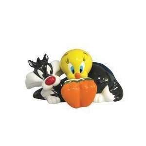   TUNES TWEETY AND SYLVESTER SALT & PEPPER SHAKERS 