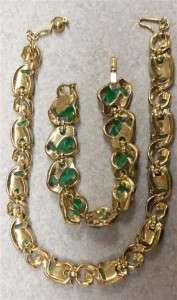 Vintage Trifari Signed Gold Toned Green Stone Costume Jewelry Necklace 